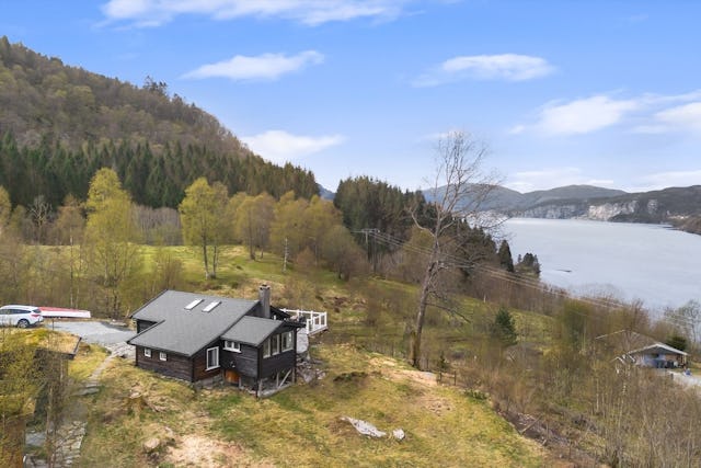 The cabin is beautifully situated on a hill with a magnificent view of Eikelandsfjorden and the surrounding area.