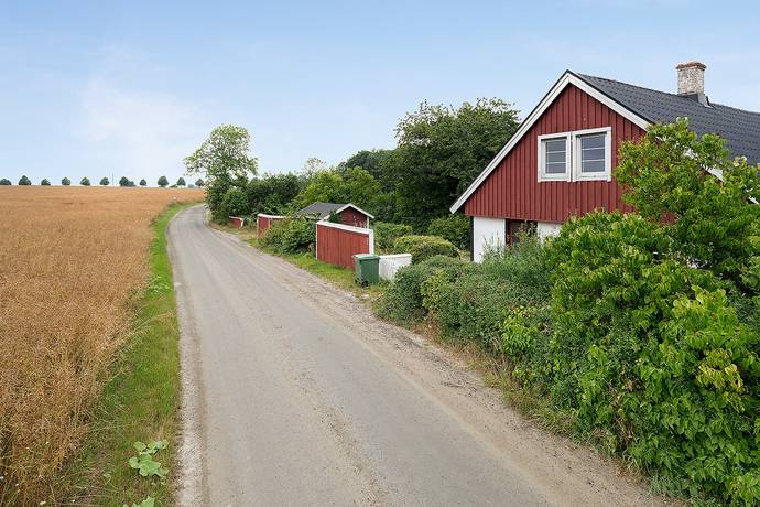 https://bilder.hemnet.se/images/itemgallery_cut/25/30/2530e81782781c26fe4682ada6be66ce.jpg