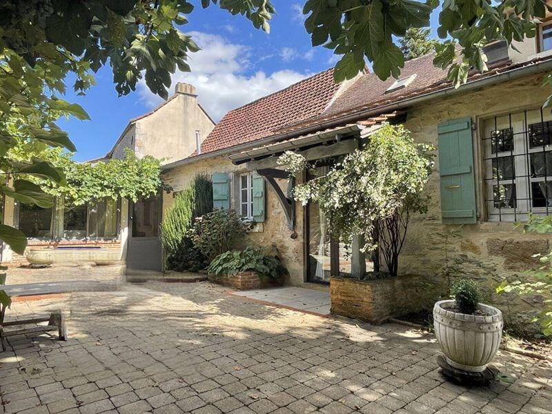 https://media.rightmove.co.uk/100k/99383/167217230/99383_99383_12756776_IMG_00_0000.jpeg