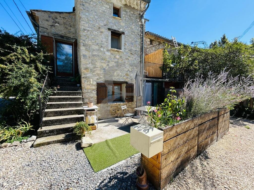 https://media.rightmove.co.uk/101k/100519/168347882/100519_100519_630022_IMG_00_0000.jpeg