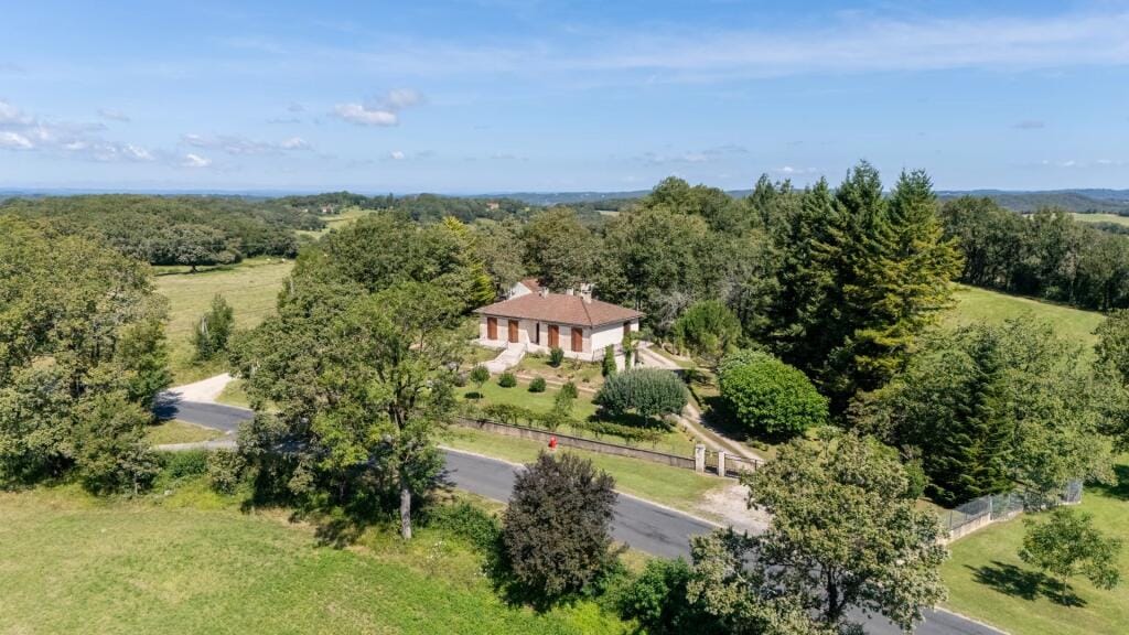 https://media.rightmove.co.uk/171k/170807/160543448/170807_BVI75670_IMG_00_0000.jpeg