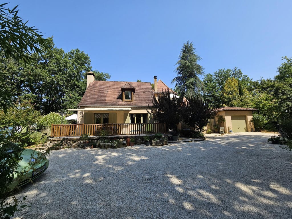 https://media.rightmove.co.uk/56k/55209/168456236/55209_55209_VAN00555_IMG_00_0000.jpeg