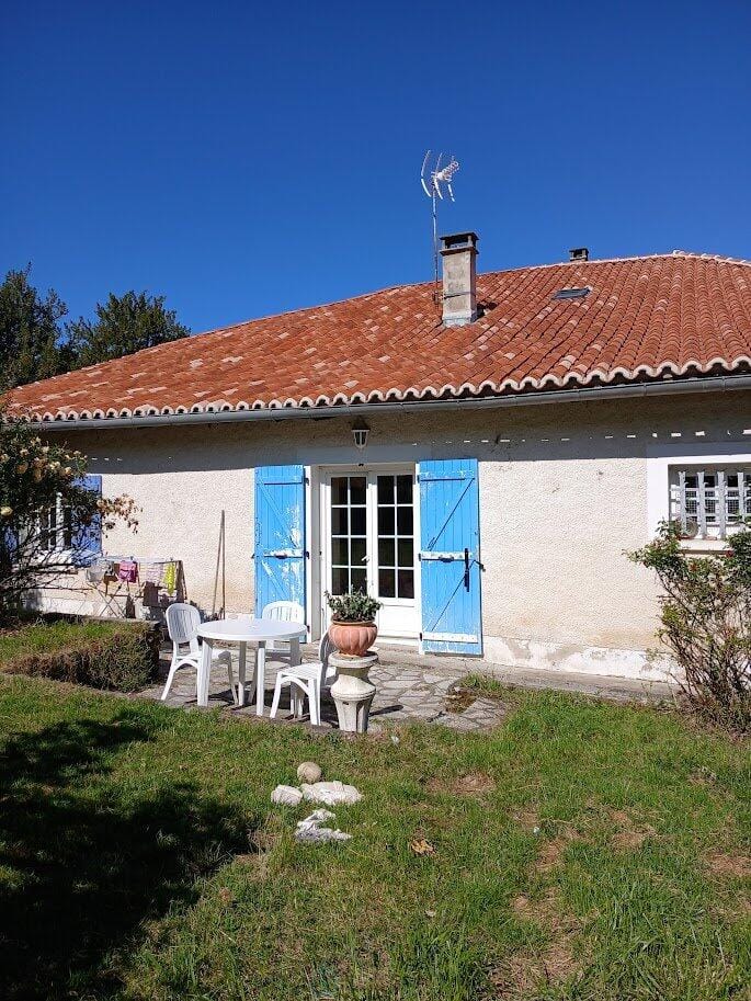 https://media.rightmove.co.uk/82k/81218/163639394/81218_75011165946-1_IMG_00_0000.jpeg