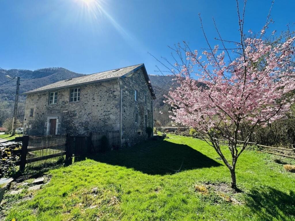 https://media.rightmove.co.uk/95k/94792/161832608/94792_94792_C731E7ADB2AB4100_IMG_00_0000.jpeg