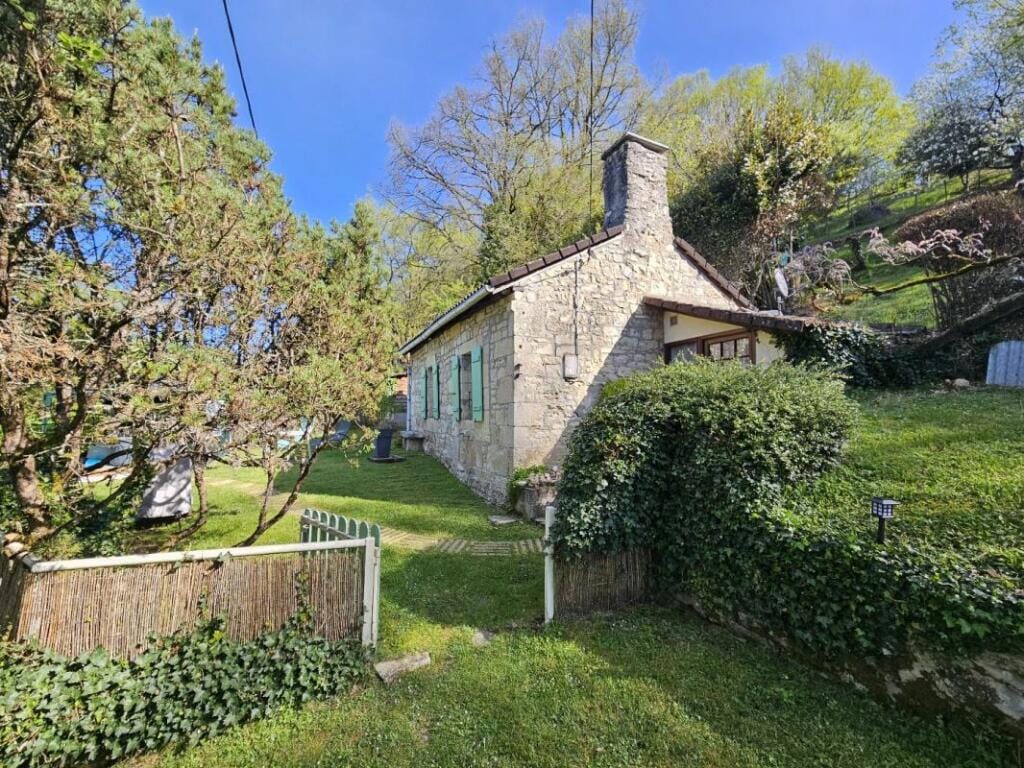 https://media.rightmove.co.uk/95k/94792/164827529/94792_E05154C0C90546CC_IMG_00_0000.jpeg