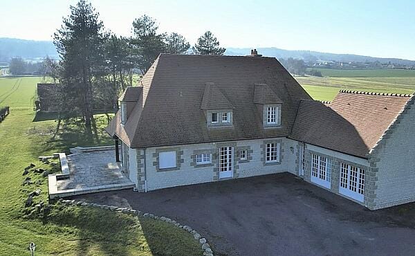 https://media.rightmove.co.uk/property-photo/03e8849c7/89477940/03e8849c7b69cf876e124609a1f7439c.jpeg
