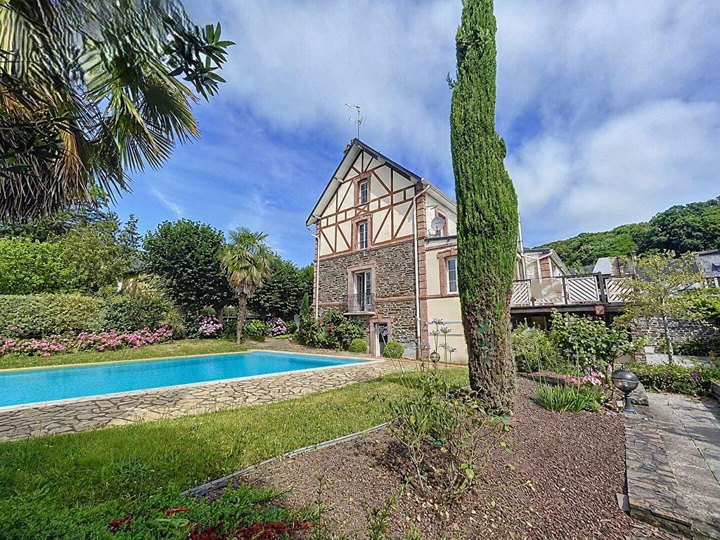 https://media.rightmove.co.uk/property-photo/05c715b54/89527188/05c715b549f91bbec7192585c76f21a2.jpeg