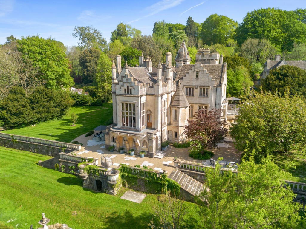 https://media.rightmove.co.uk/property-photo/23956b85d/91724397/23956b85dba64fa0871f0f0ab9b5d1e2.jpeg