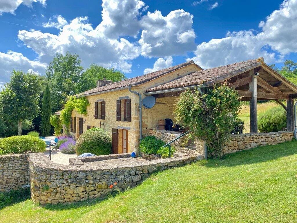 https://media.rightmove.co.uk/property-photo/3a41bc6fd/89513469/3a41bc6fdd8f42178097725c38514a54.jpeg