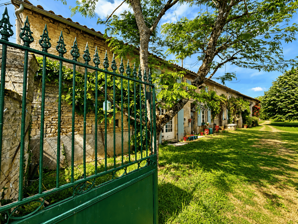 https://media.rightmove.co.uk/property-photo/5476c35b7/89554740/5476c35b777a8dbf7a16d43c92ec9355.png