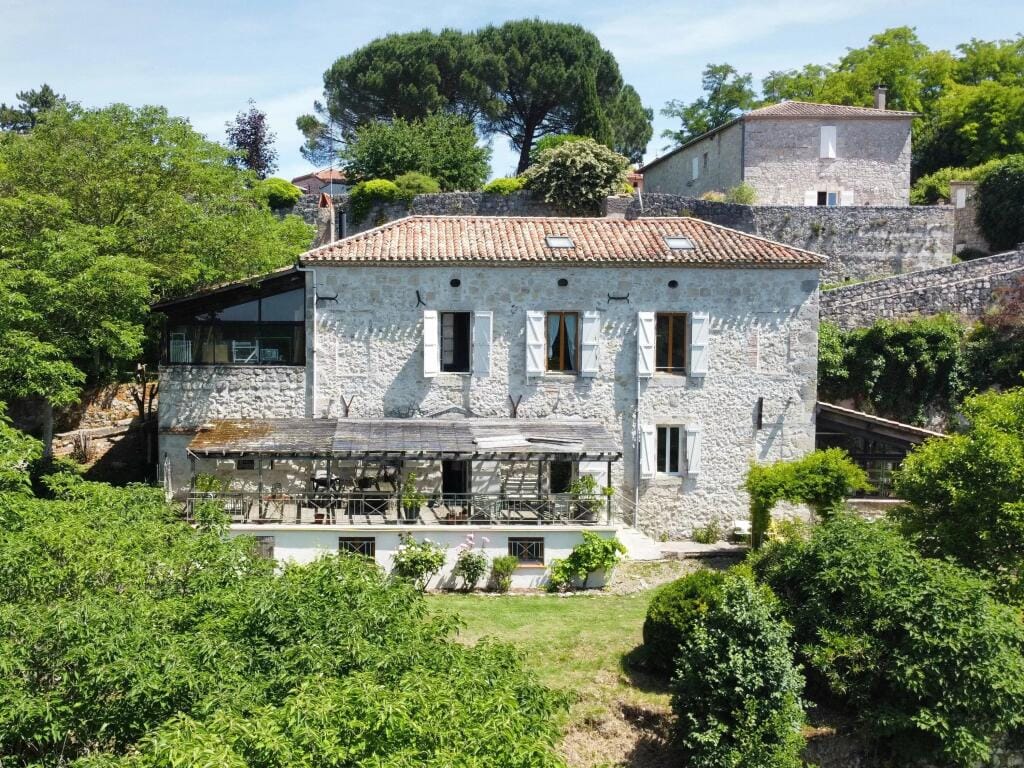 https://media.rightmove.co.uk/property-photo/60c2caa81/89459490/60c2caa81274ee83cfbf0df78e9dad88.jpeg