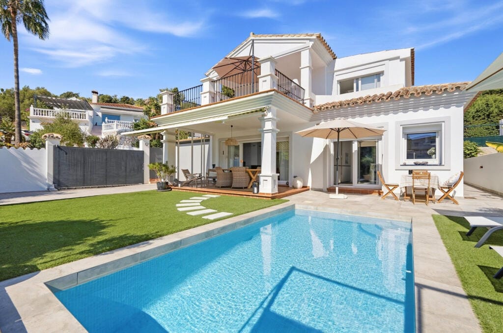 https://media.rightmove.co.uk/property-photo/61a10893e/93613932/61a10893e2860bf1a9a27707d7224130.jpeg