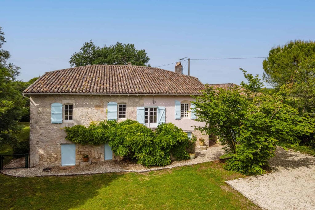 https://media.rightmove.co.uk/property-photo/67973df55/92213058/67973df55b5539baa47a3e5539cfa1f3.jpeg