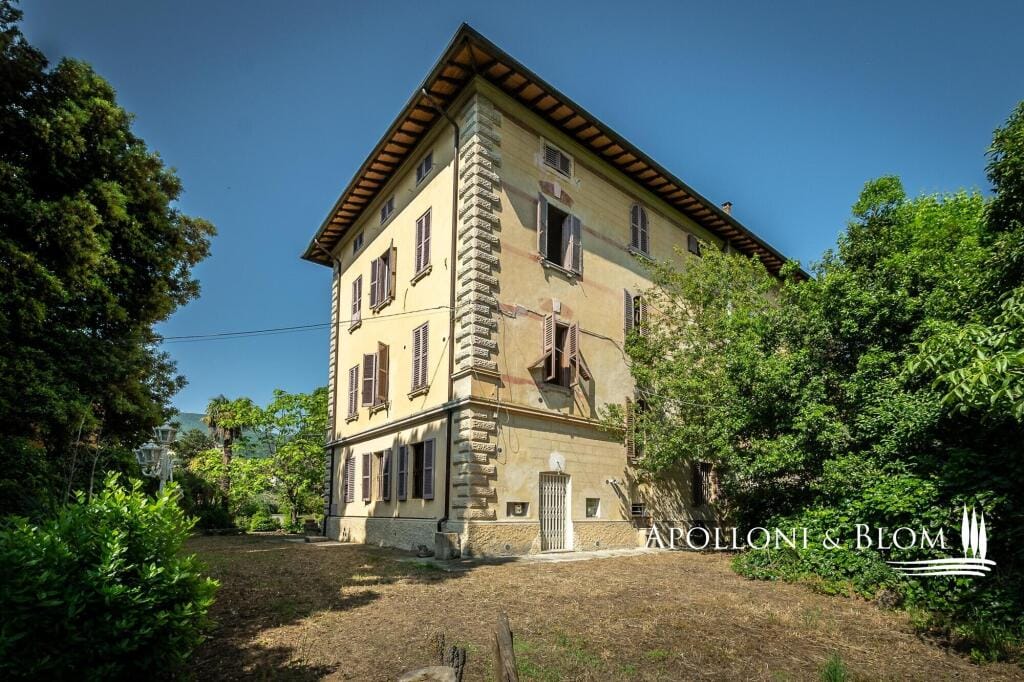 https://media.rightmove.co.uk/property-photo/73ec62826/93681555/73ec6282627cd2ef3f8f5d9e8638cb43.jpeg
