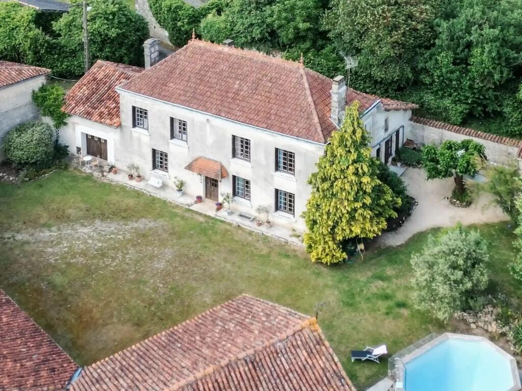 https://media.rightmove.co.uk/property-photo/73f0f4b60/89513514/73f0f4b604eee94d33d87d4ea9c45547.jpeg