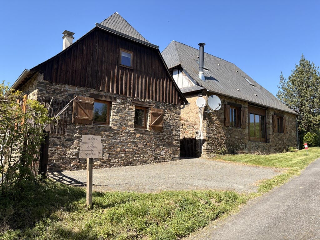 https://media.rightmove.co.uk/property-photo/759476635/90277512/759476635da81112f80ebf237079d34a.jpeg
