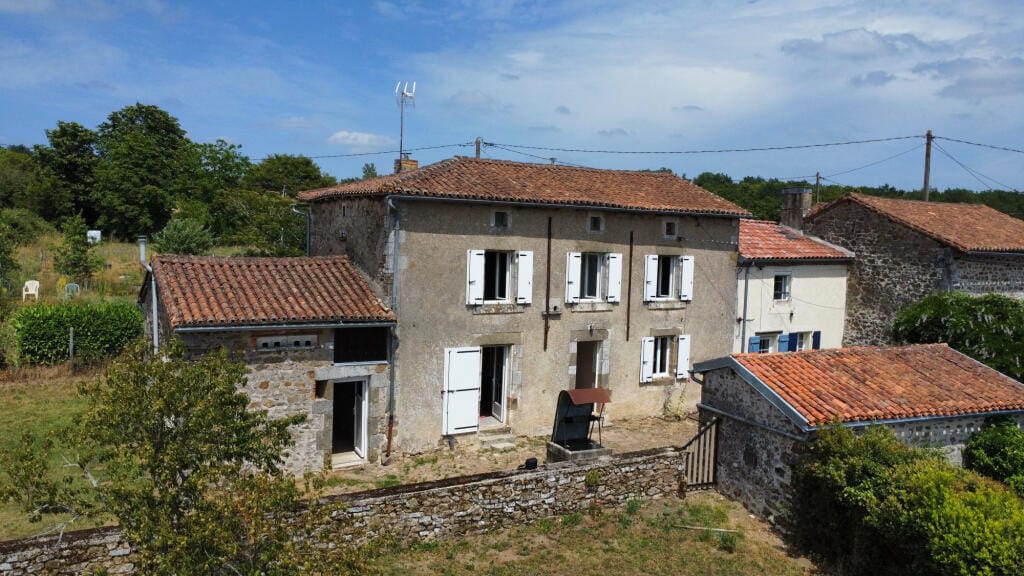 https://media.rightmove.co.uk/property-photo/8043e3b16/94381104/8043e3b16d33bc9e4eacde81ced61eb9.jpeg