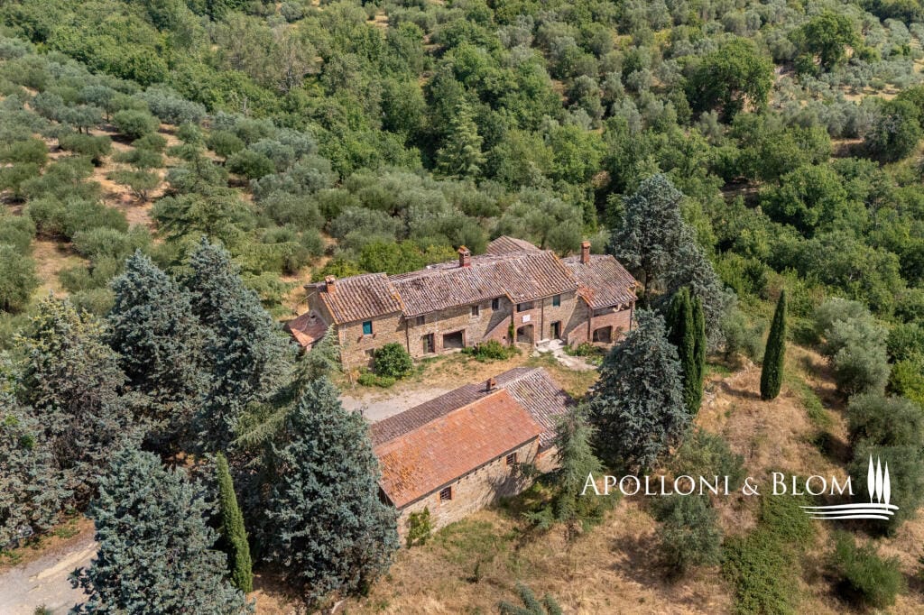 https://media.rightmove.co.uk/property-photo/8cdc32bd6/93685968/8cdc32bd6e3e2358d45bb60c93fb0fb9.jpeg