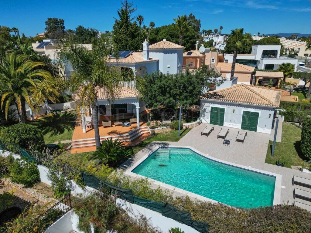 https://media.rightmove.co.uk/property-photo/8db13a255/94359786/8db13a255f9cb5d792dfb97edf2f46b3.jpeg