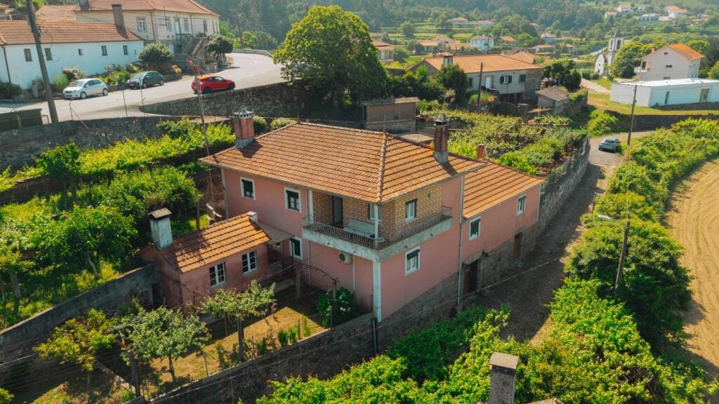 https://media.rightmove.co.uk/property-photo/aec3bc54e/89374134/aec3bc54e74109dc3782d1ca8cc9d795.jpeg