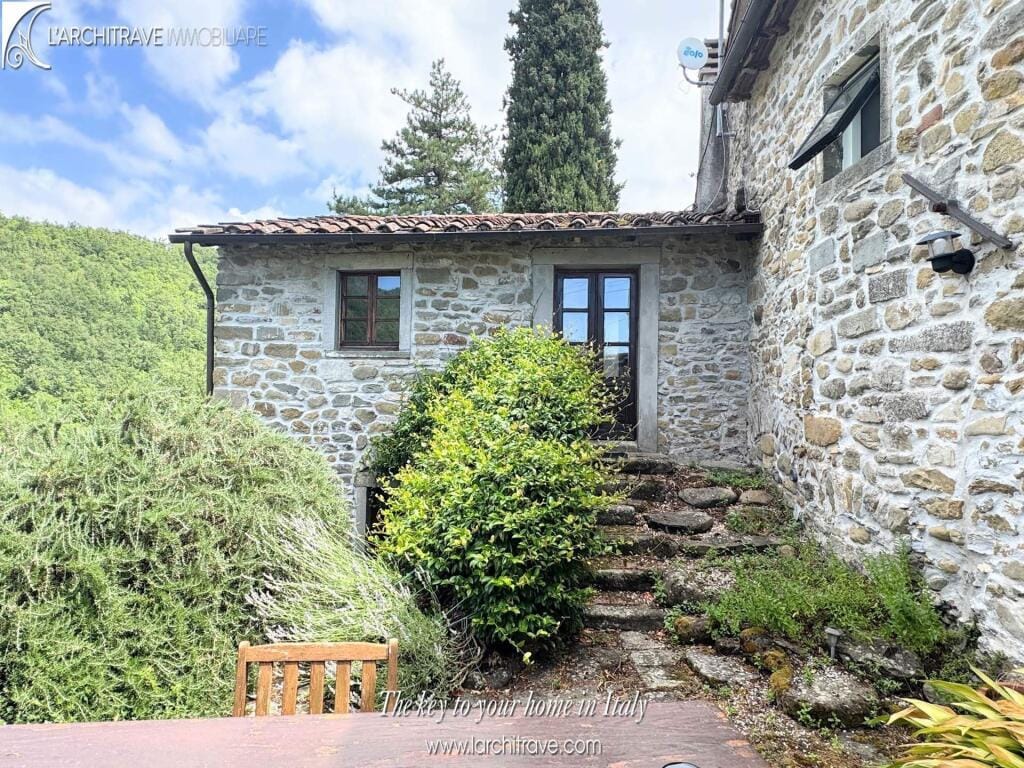 https://media.rightmove.co.uk/property-photo/cfb8c7ad2/88677528/cfb8c7ad2efc367e3fbb7d170ca07c98.jpeg