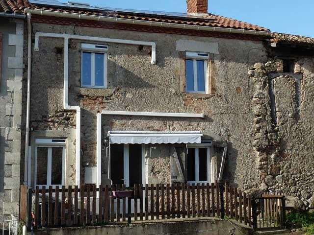 https://media.rightmove.co.uk/property-photo/d550a0c15/94381053/d550a0c156f77f3b5a5c4ee119cfe091.jpeg