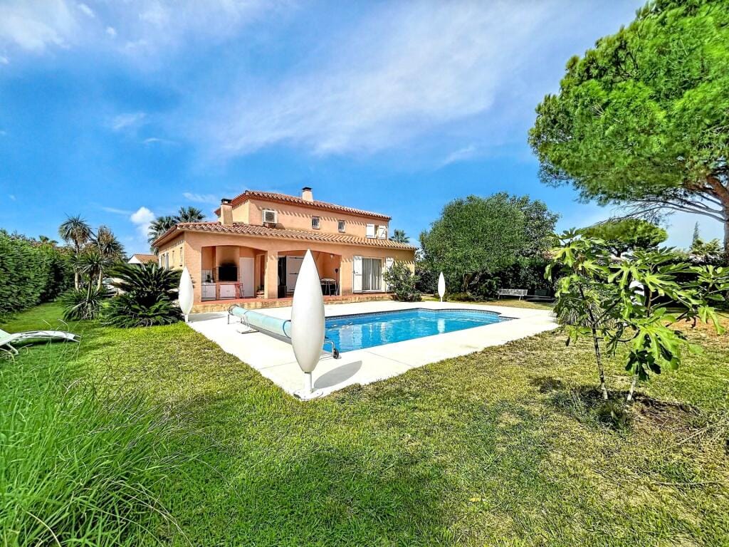 https://media.rightmove.co.uk/property-photo/d63ebb09b/93894054/d63ebb09b491310ff443f8638a5fac0d.jpeg