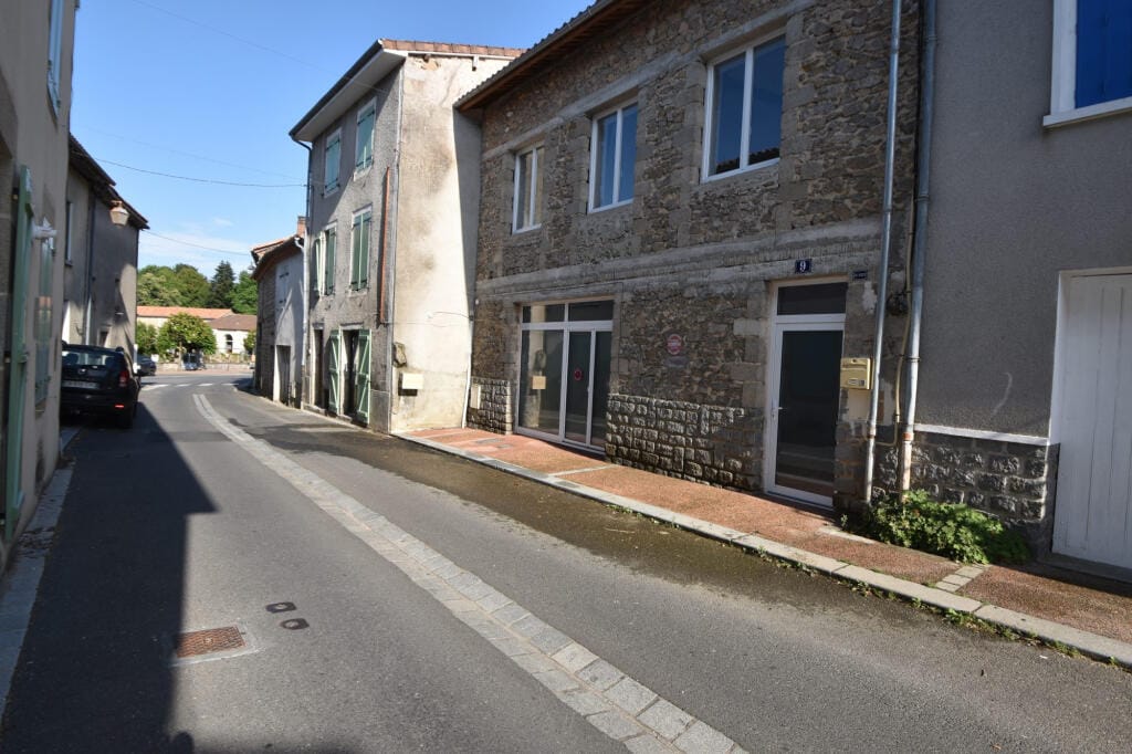 https://media.rightmove.co.uk/property-photo/e276efa68/94381095/e276efa687779d70f9ab542ad8c7171c.jpeg