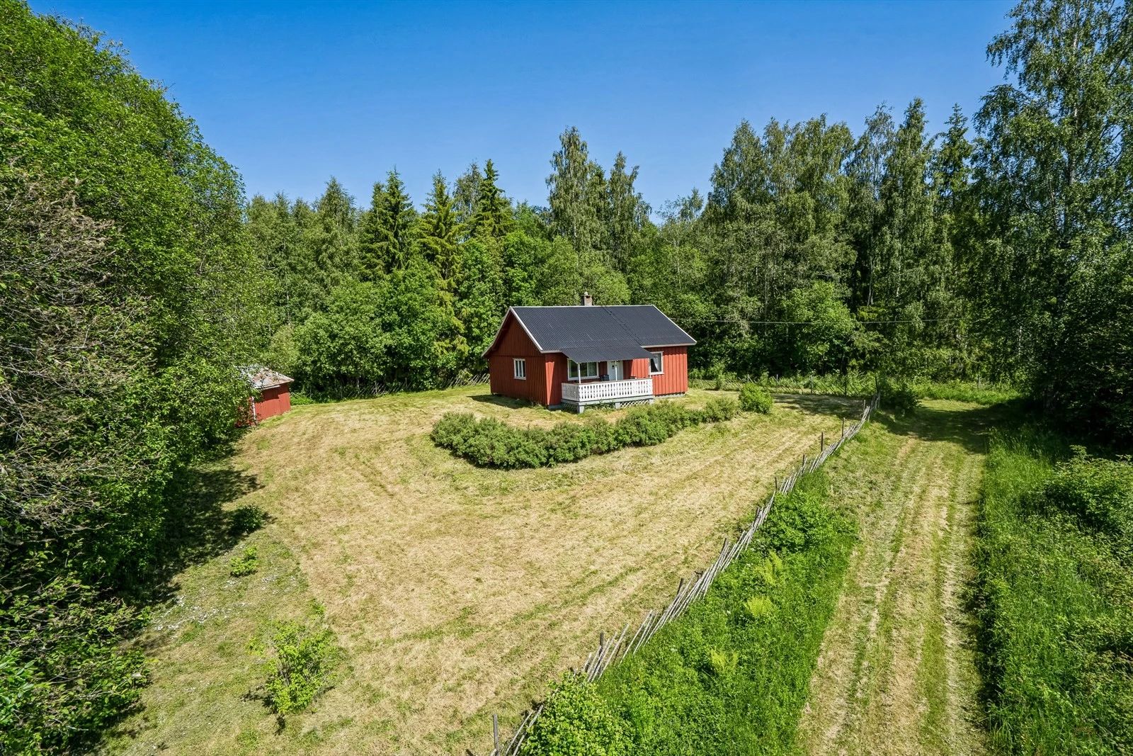 https://storage.googleapis.com/homestra-images/property-image-00d55ea3-64e4-4fc9-a1d9-df8ee7ebcda2-1750018771.jpg