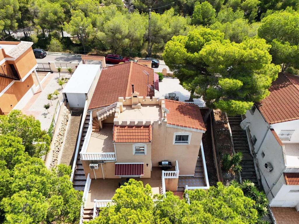 https://storage.googleapis.com/homestra-images/property-image-097bd948-6ce5-4fb0-99c7-4877336363e8-1756317948.jpg