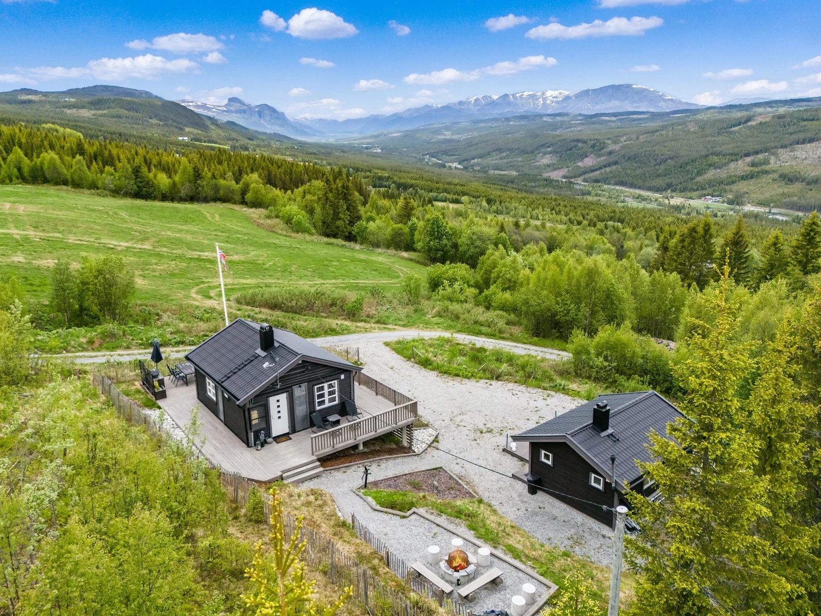 https://storage.googleapis.com/homestra-images/property-image-15bf0263-0e07-4816-a222-fe176661c810-1750519536.jpg