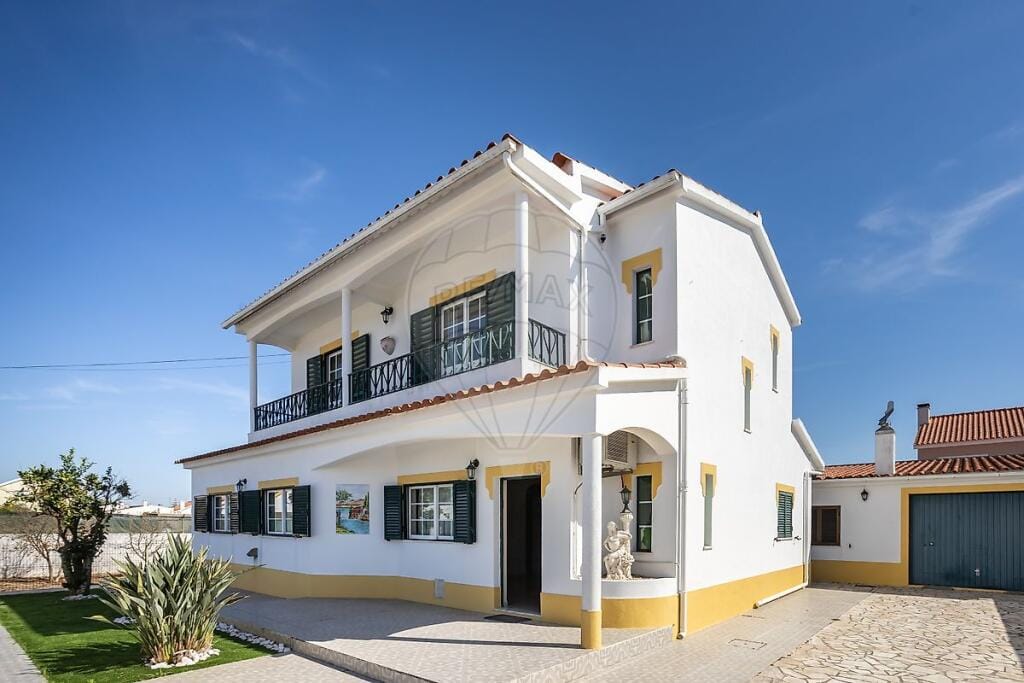 https://storage.googleapis.com/homestra-images/property-image-4aff2dde-c779-4534-ad98-e7eaabc373f9-1792864400.jpg