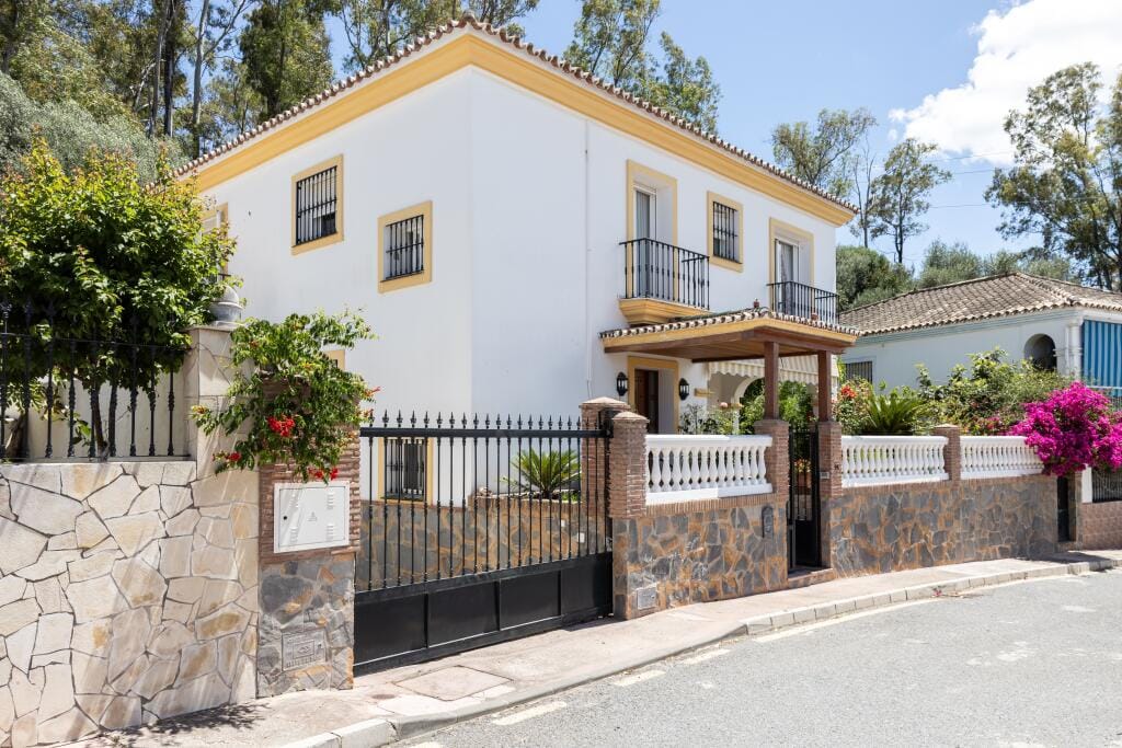 https://storage.googleapis.com/homestra-images/property-image-60c27ed8-40de-4db3-9d81-5bea03ae4e76-1760274980.jpg