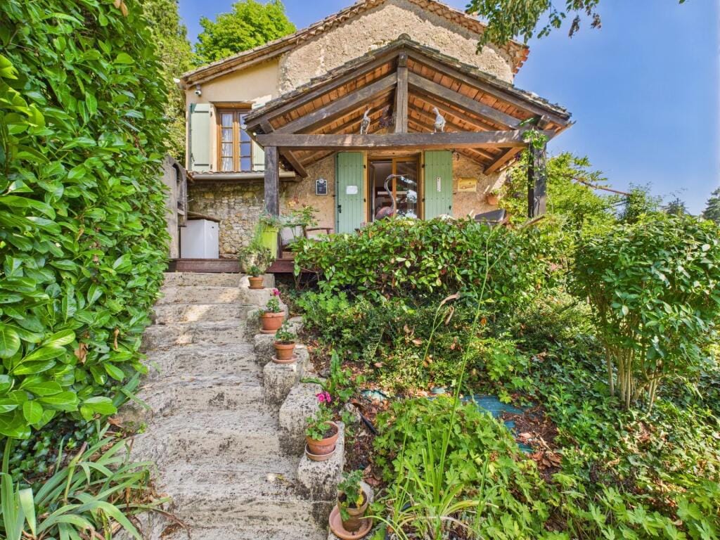 https://storage.googleapis.com/homestra-images/property-image-7281ed64-5c76-4104-aa34-e2a41fcc75bb-1753210235.jpg