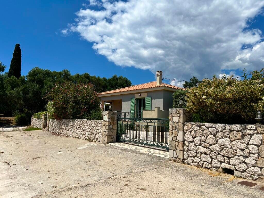 https://storage.googleapis.com/homestra-images/property-image-77fafb15-9271-4f79-9c43-e46a0a14f6c6-1760718019.jpg
