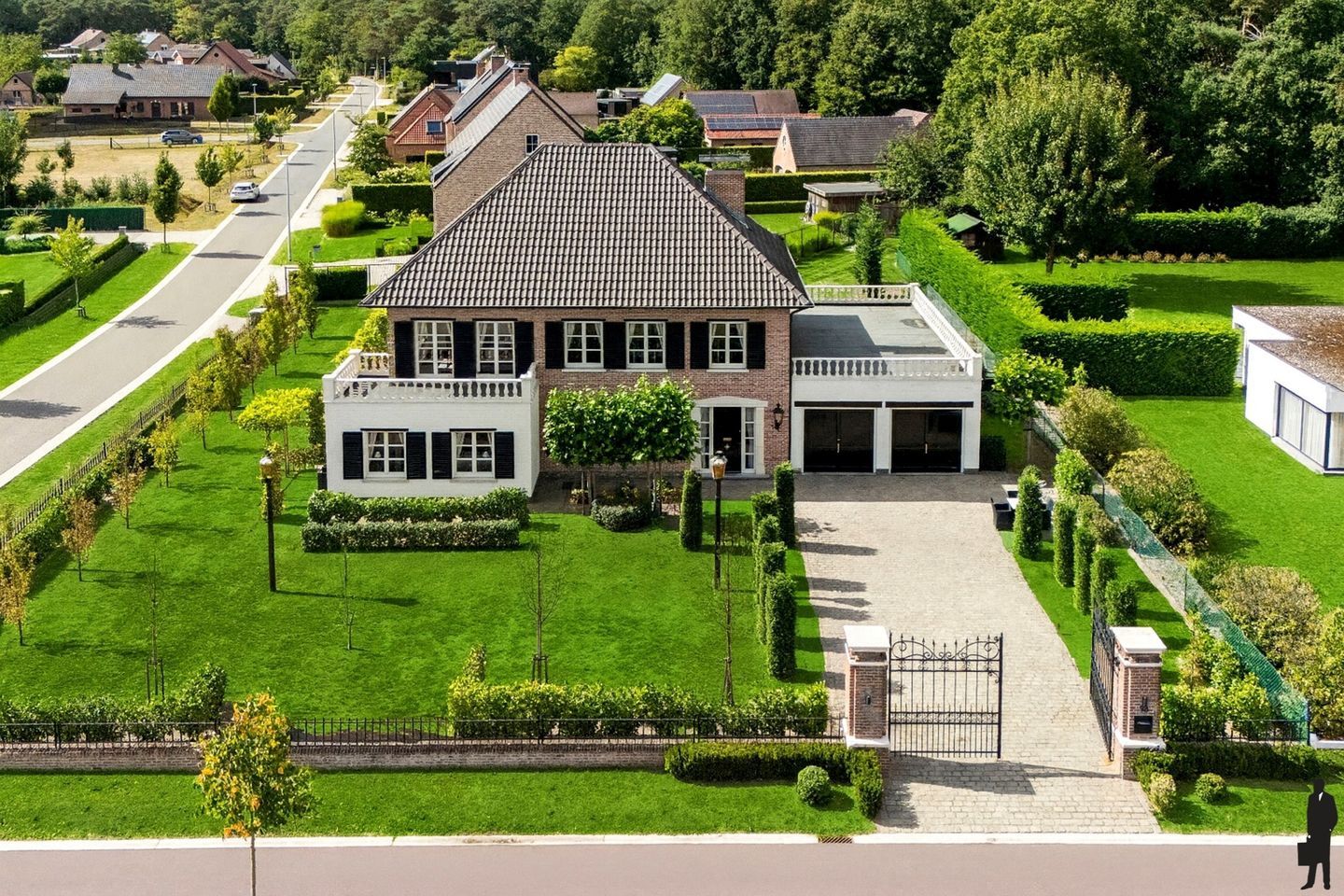 https://storage.googleapis.com/homestra-images/property-image-85e7b67f-c0d7-47bc-a3a6-6fe6603c6aba-1758395001.jpg