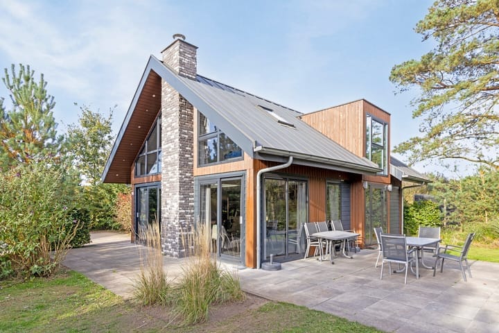 https://storage.googleapis.com/homestra-images/property-image-8e160cbe-b783-4c12-9fee-7fa87b567b8b-1753812116.jpg