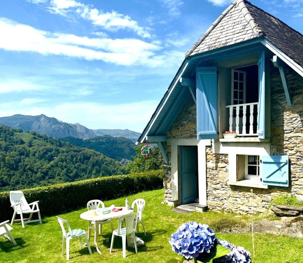 https://storage.googleapis.com/homestra-images/property-image-96dc5df2-3619-4a56-bd5d-a7afb3a9ac69-1751307984.jpg