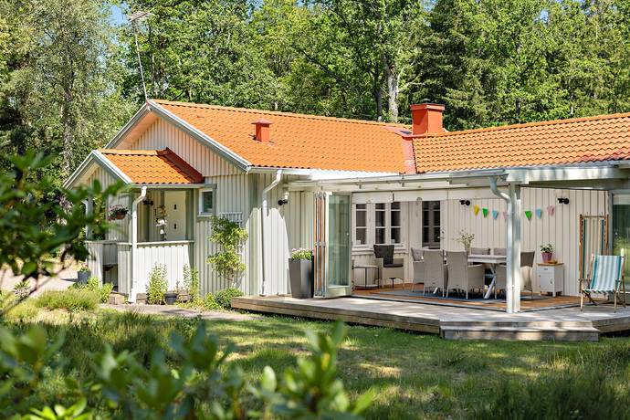 https://storage.googleapis.com/homestra-images/property-image-c625e7bd-6f64-4a38-9b9d-0190d762f5d2-1759577203.jpg