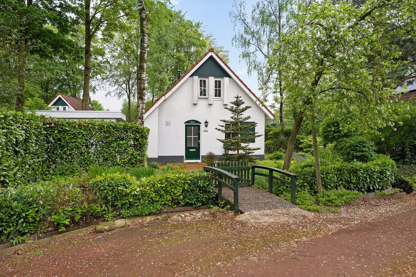 https://storage.googleapis.com/homestra-images/property-image-d18b526d-d810-464b-a079-dc5947f5d988-1788702009.jpg