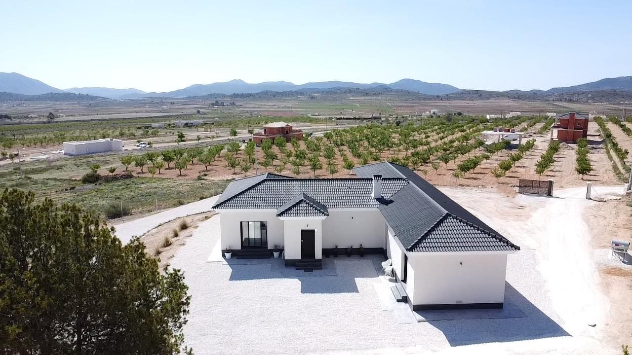https://storage.googleapis.com/homestra-images/property-image-d4ecb348-083b-41d8-a4cc-e652b9636113-1746644609.jpg