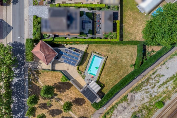 https://storage.googleapis.com/homestra-images/property-image-de9101df-92ef-468e-a0e8-11d841cc6b4a-1752340375.jpg