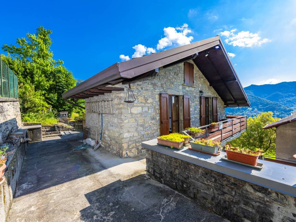 https://storage.googleapis.com/homestra-images/property-image-e330e866-4daf-431f-b0aa-0abcdbd98eea-1753905652.jpg