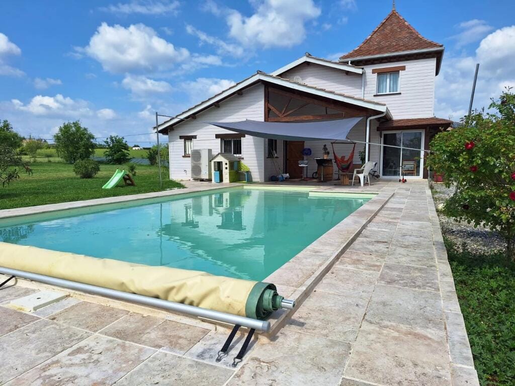 https://storage.googleapis.com/homestra-images/property-image-e7d1d1ed-d728-4fdb-a23e-3b9fa3780697-1753978540.jpg