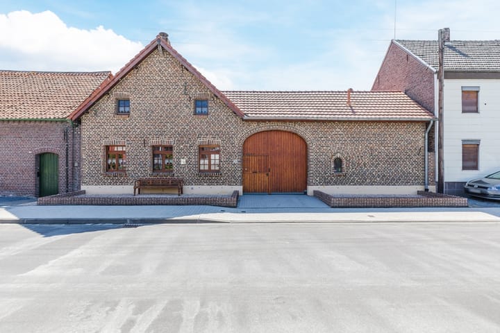 https://storage.googleapis.com/homestra-images/property-image-f96d7d34-7e23-4fbb-87d8-6a12eafb96dd-1754735447.jpg