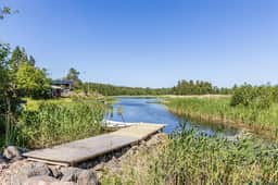 https://bilder.hemnet.se/images/7359dd1dfa9eaf1cf903b64e828e683bb8379ae1439e0a870fa09575f23ec8e9/c9/ad/c9ad5a357e37fdaaa70c49ed80be4bd2.jpg?quality=70&width=2048&name=web-prod