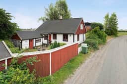 https://bilder.hemnet.se/images/itemgallery_cut/cb/89/cb8954240b557c489eed631743298fae.jpg