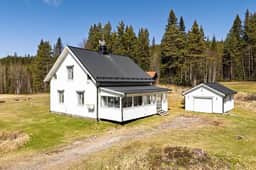 https://bilder.hemnet.se/images/itemgallery_cut/d6/6d/d66d3116de31717a6b58e19d953bba1e.jpg