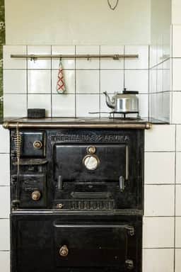https://bilder.hemnet.se/images/itemgallery_portrait_cut/37/55/37555407d2aad9feab7a8469800debab.jpg