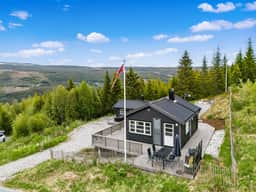 https://images.finncdn.no/dynamic/1600w_webp/2025/6/vertical-2/21/2/413/553/212_eb55a80d-3fb8-419d-b8e1-5678dd7b52bc.jpg